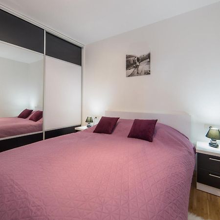 Apartments Crystal Makarska Oda fotoğraf
