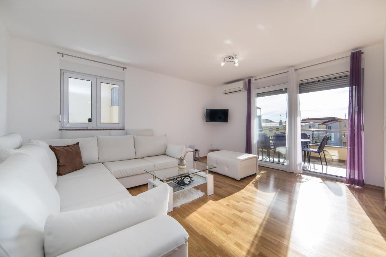 Apartments Crystal Makarska Oda fotoğraf