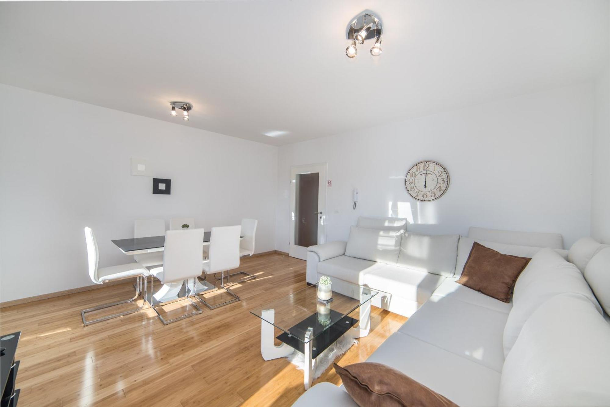 Apartments Crystal Makarska Oda fotoğraf