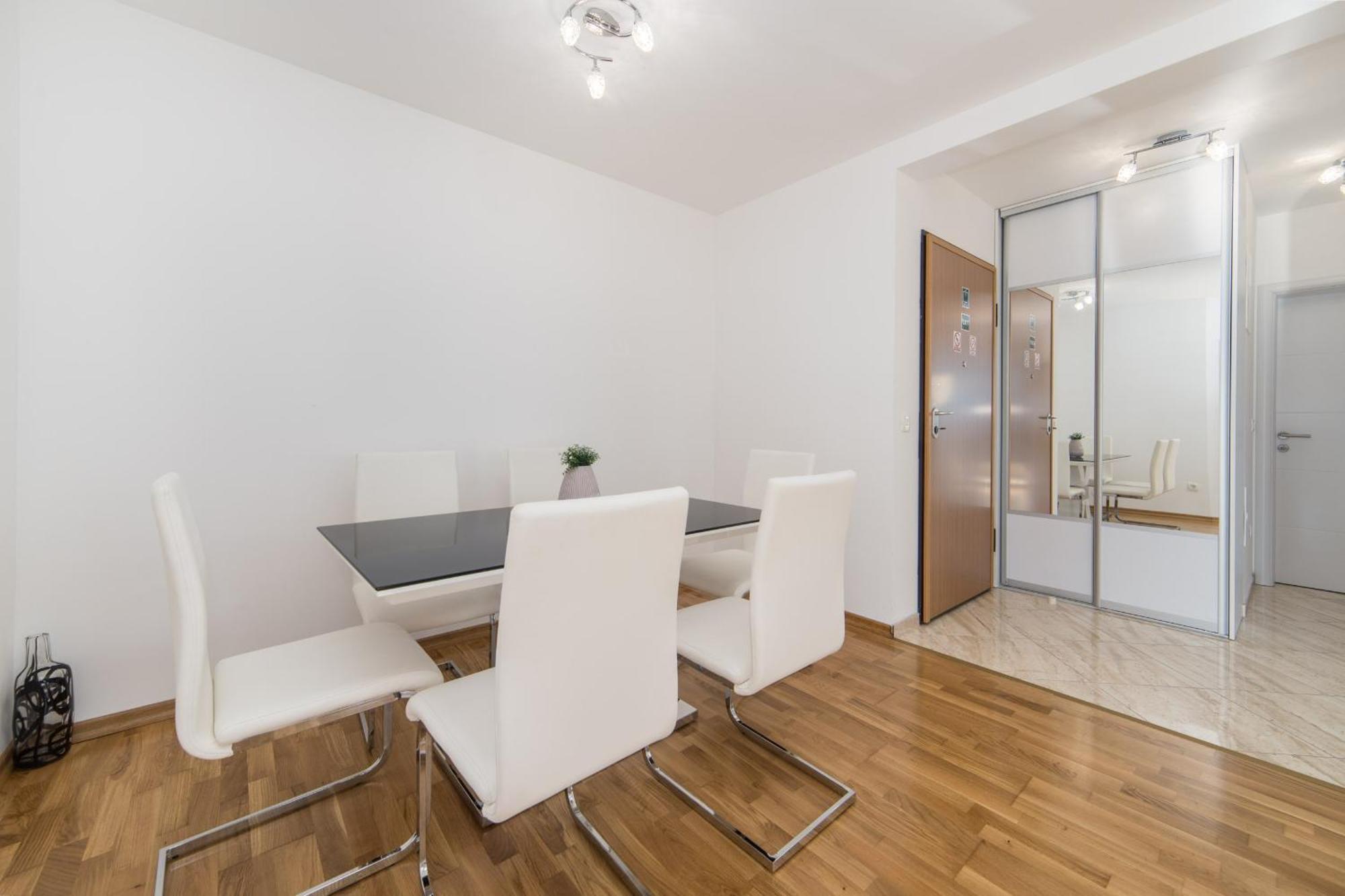 Apartments Crystal Makarska Oda fotoğraf