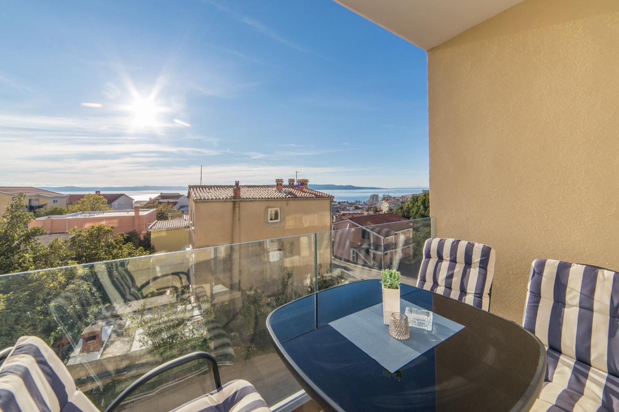 Apartments Crystal Makarska Oda fotoğraf