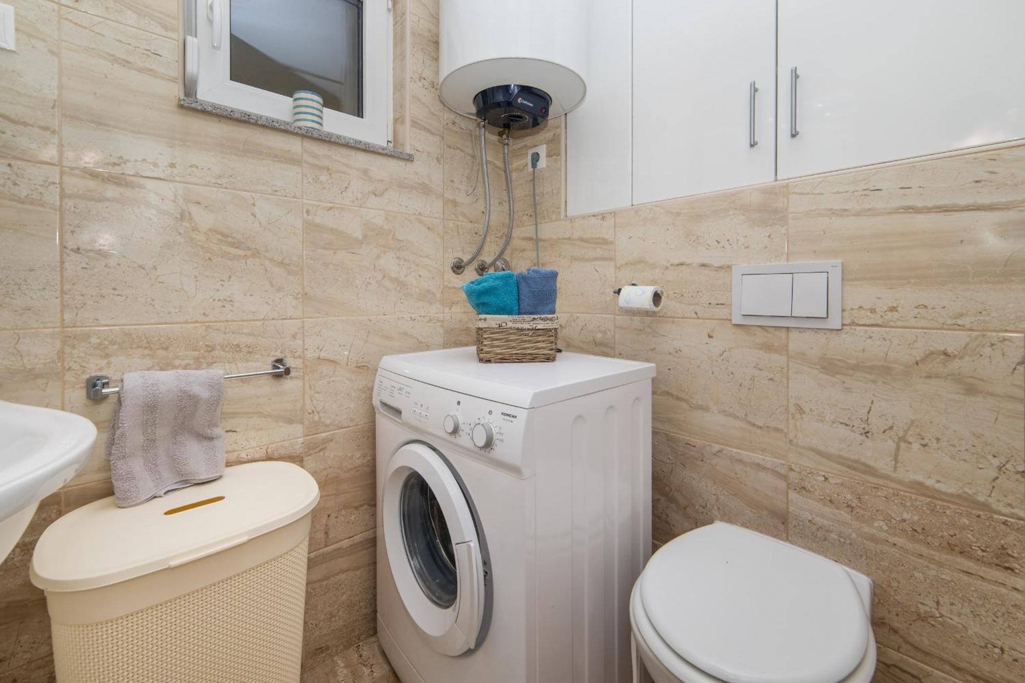Apartments Crystal Makarska Oda fotoğraf