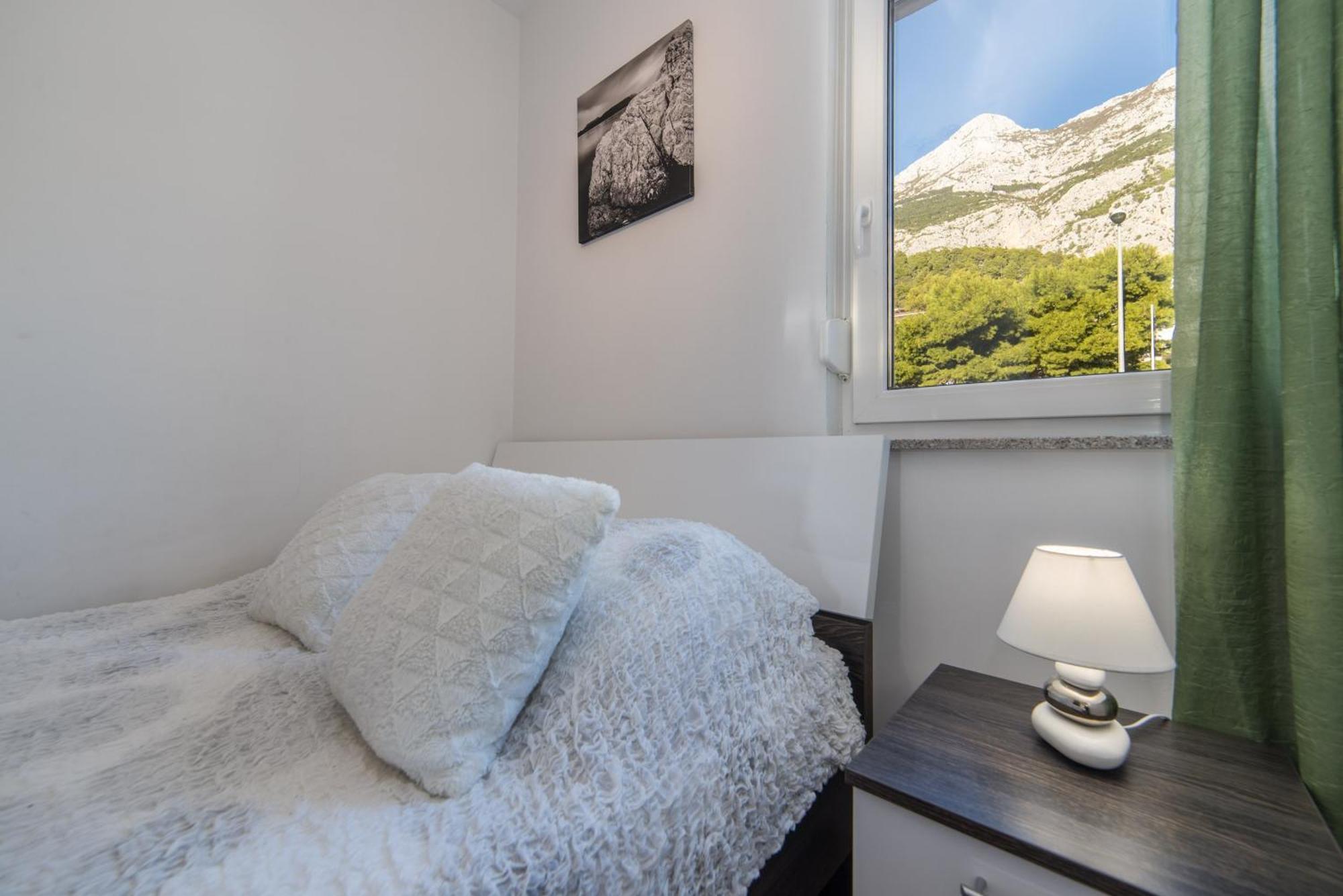 Apartments Crystal Makarska Oda fotoğraf