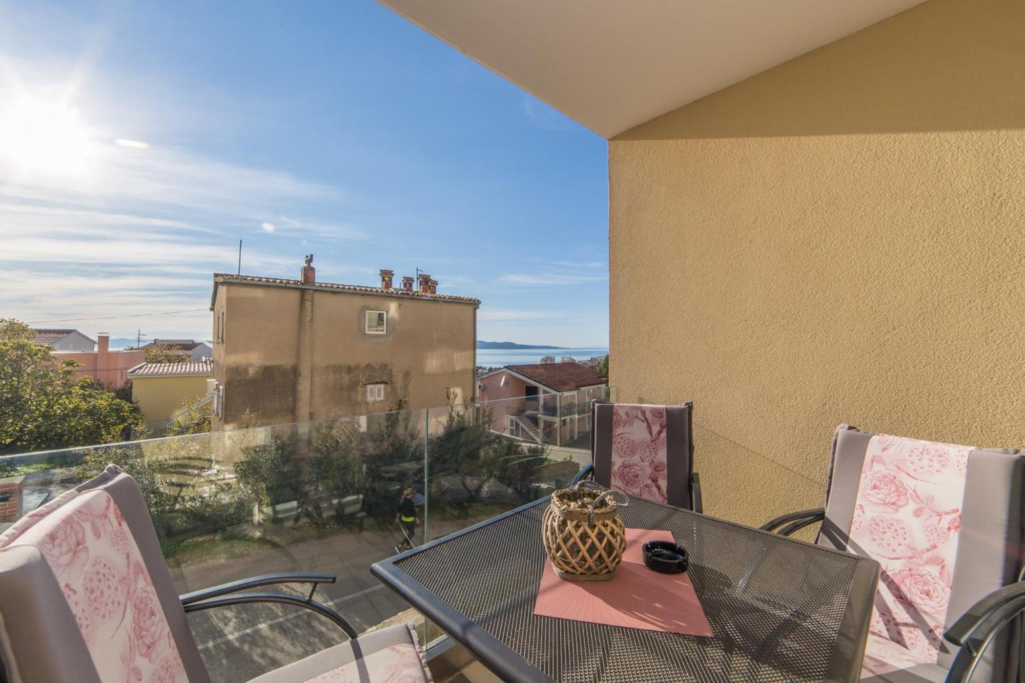 Apartments Crystal Makarska Oda fotoğraf