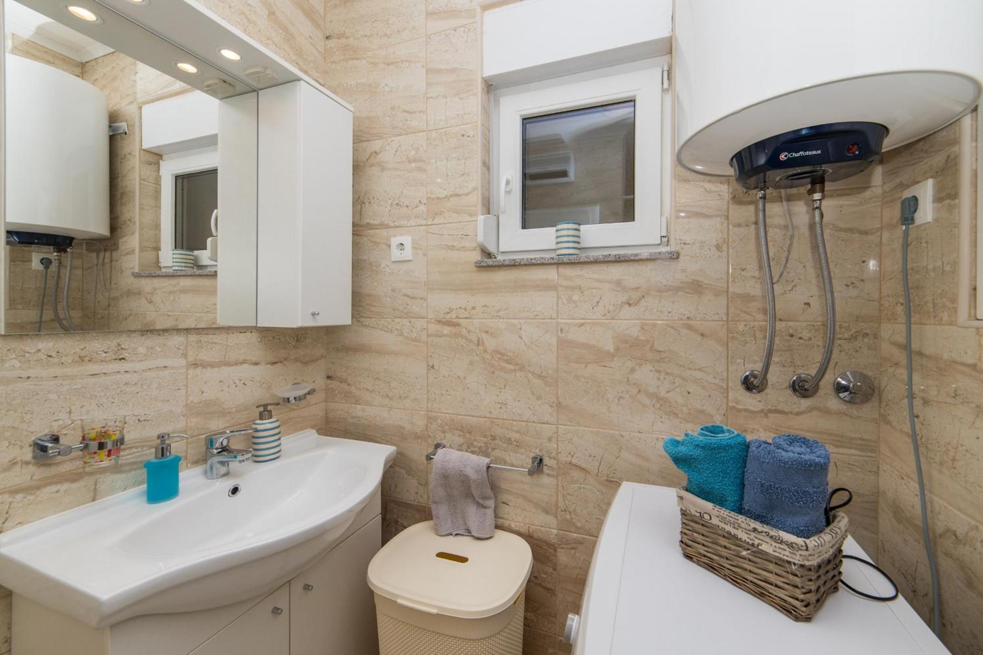 Apartments Crystal Makarska Oda fotoğraf